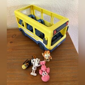 Bluey house + bus 🐾